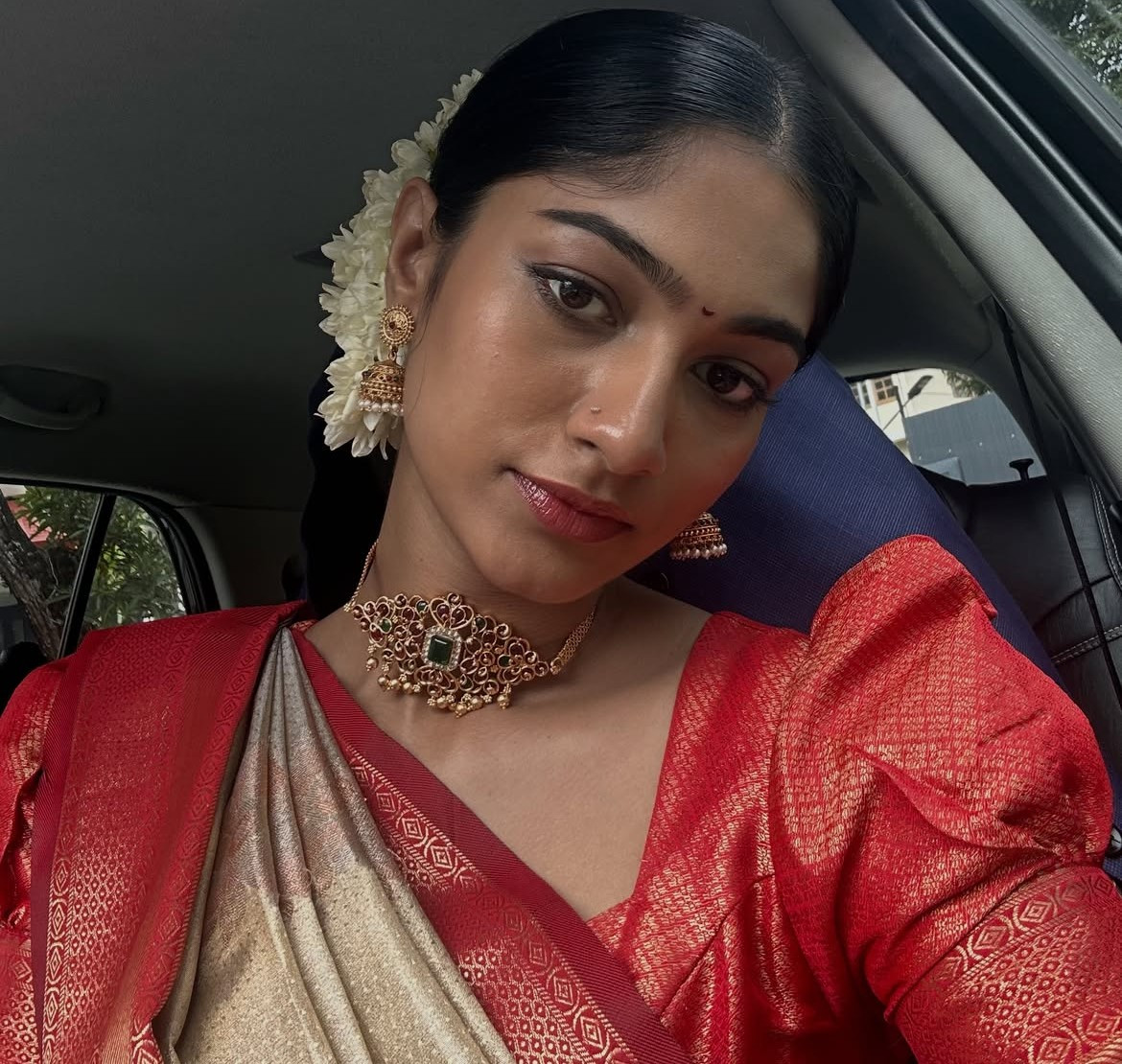 স্ত্রীকে অন্যের সাথে দেখার সুখ